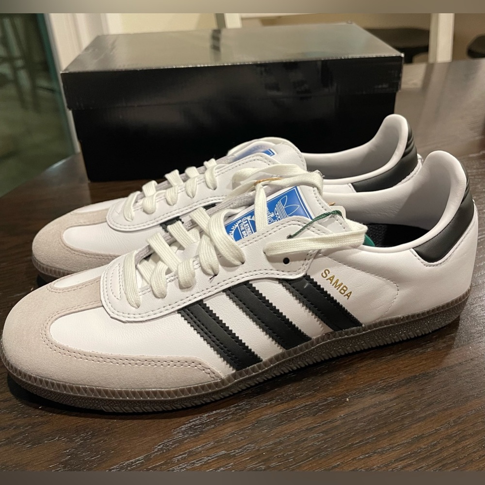 NEW Adidas Sambas size 9.5 Men/ 10.5 Women. Unisex shoe! NWT - Picture 2 of 9